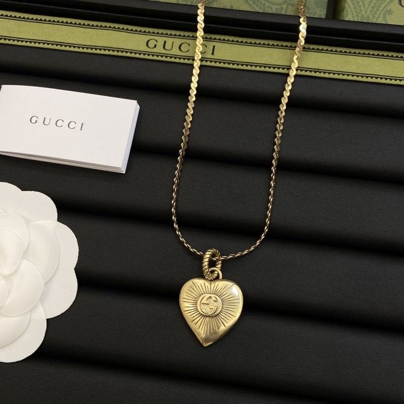 G*u*i necklaces